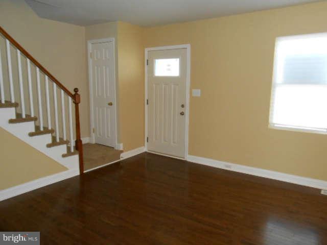 1313 Crofton Road Baltimore, MD 21239 - Photo 5 of 14 Living Room