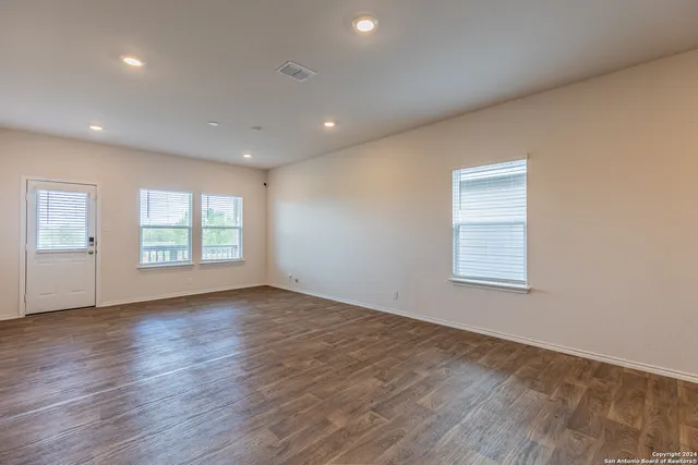 $1,700 | 13021 Kalinoski, St. Hedwig, TX 78152