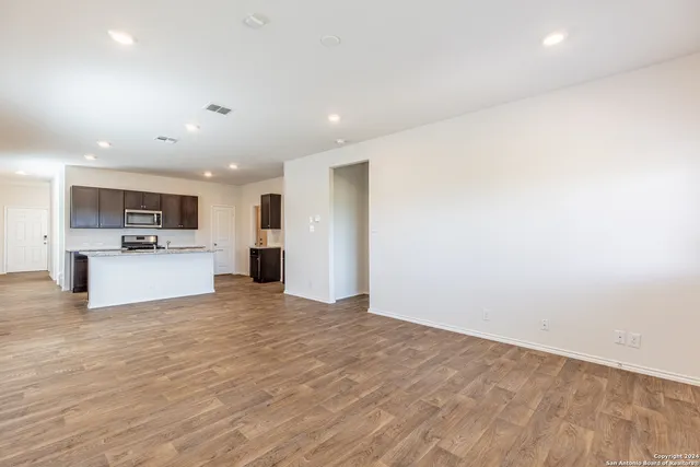 $1,700 | 13021 Kalinoski, St. Hedwig, TX 78152