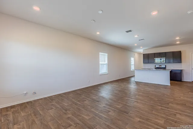 $1,700 | 13021 Kalinoski, St. Hedwig, TX 78152