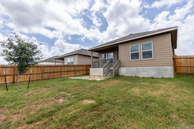 $1,700 | 13021 Kalinoski, St. Hedwig, TX 78152