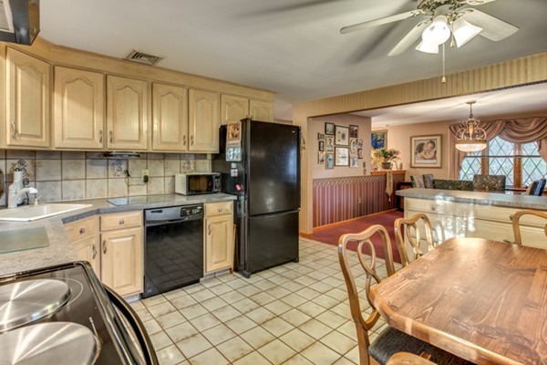 4 MacArthur Road Stoneham, MA 02180 - Photo 7 of 20 Gallery Image 7