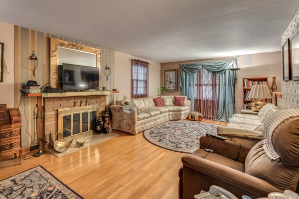 4 MacArthur Road Stoneham, MA 02180 - Photo 10 of 20 Gallery Image 10
