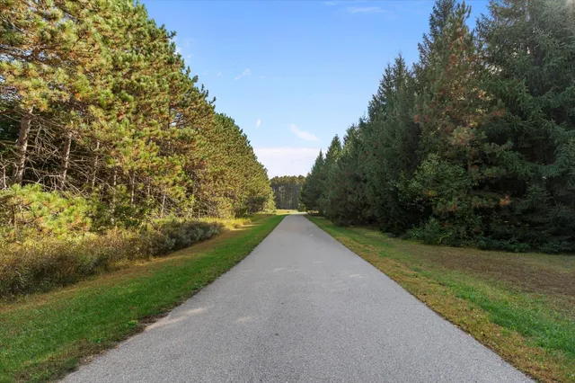 $960,000 | N2142 Schacht Road, Marinette, WI 54143