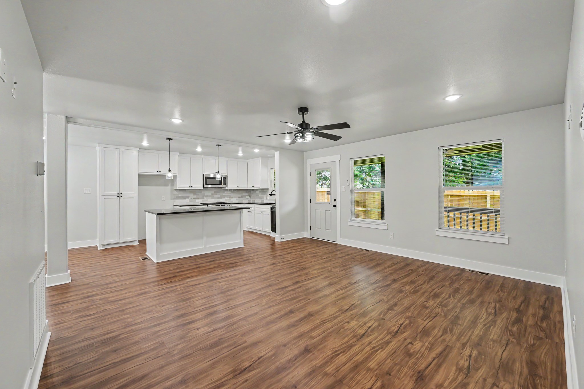 116 Sun City Lane Conroe, TX 77304 - Photo 12 of 39