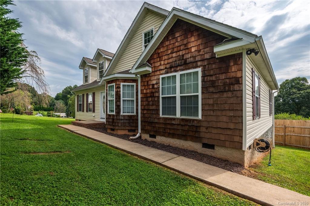 273 Morgan Road Candler, NC 28715 - Photo 5 of 19 Gallery Image 5