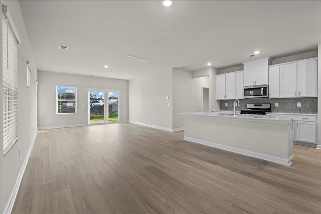 $327,900 | 422 Yellowstone Trail, Gray Court, SC 29645