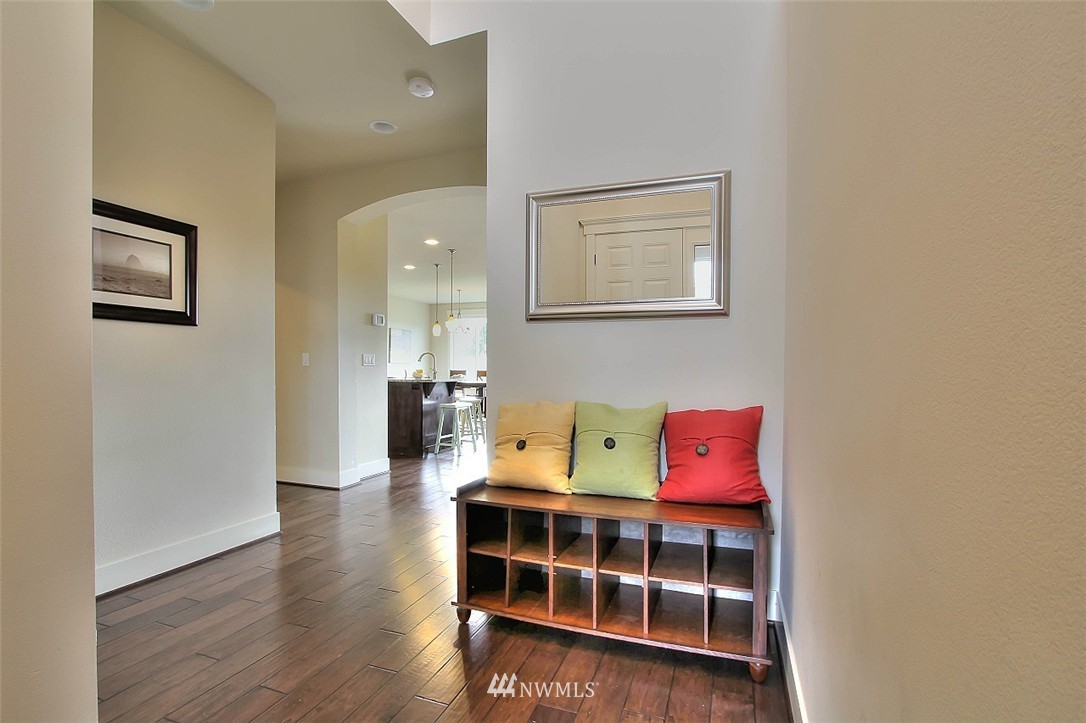 5621 Northeast 7th Place Renton, WA 98059 - Photo 4 of 25