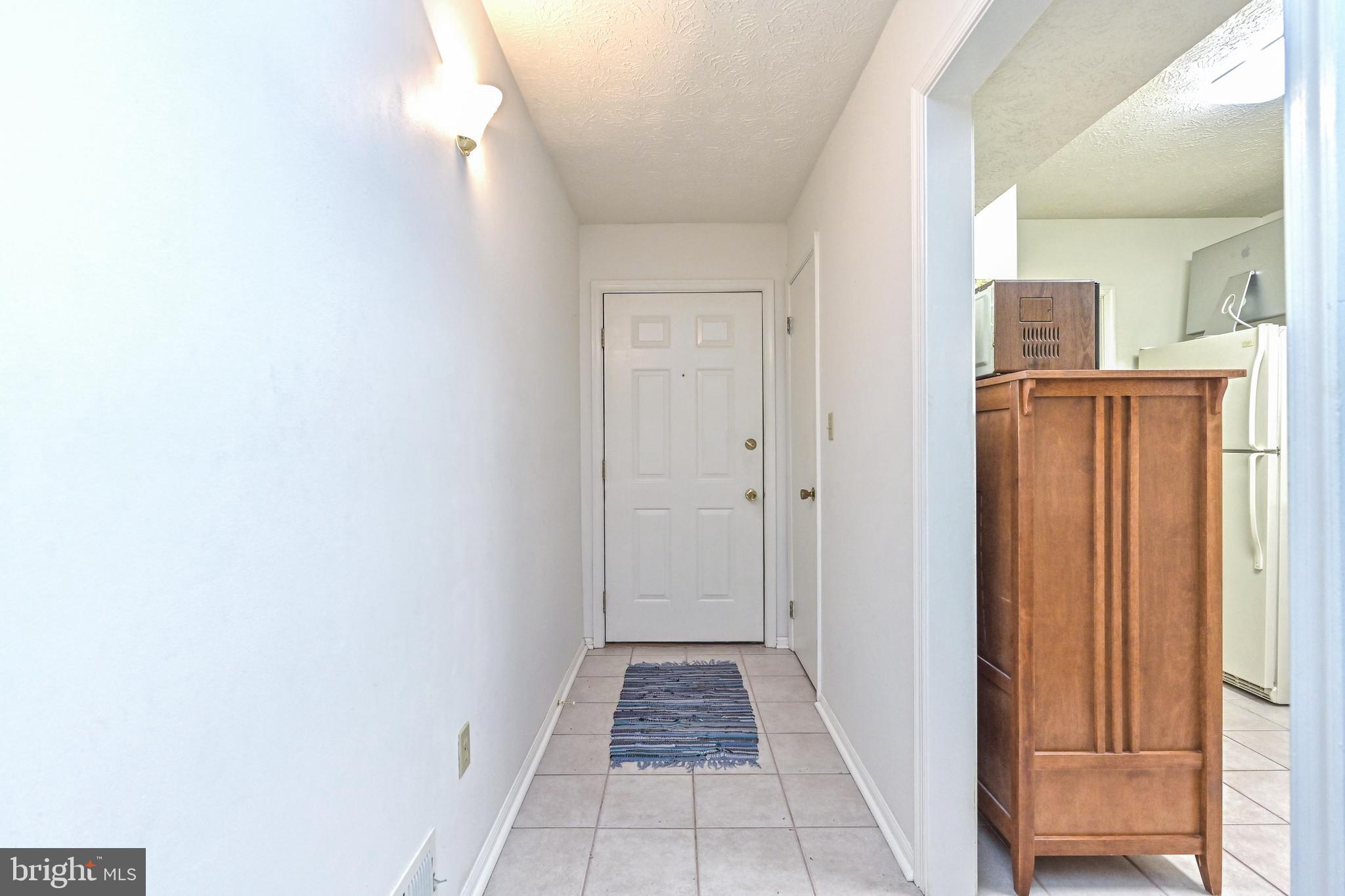 2227 Hunter's Run Drive Reston, VA 20191 - Photo 4 of 33 Gallery Image 4