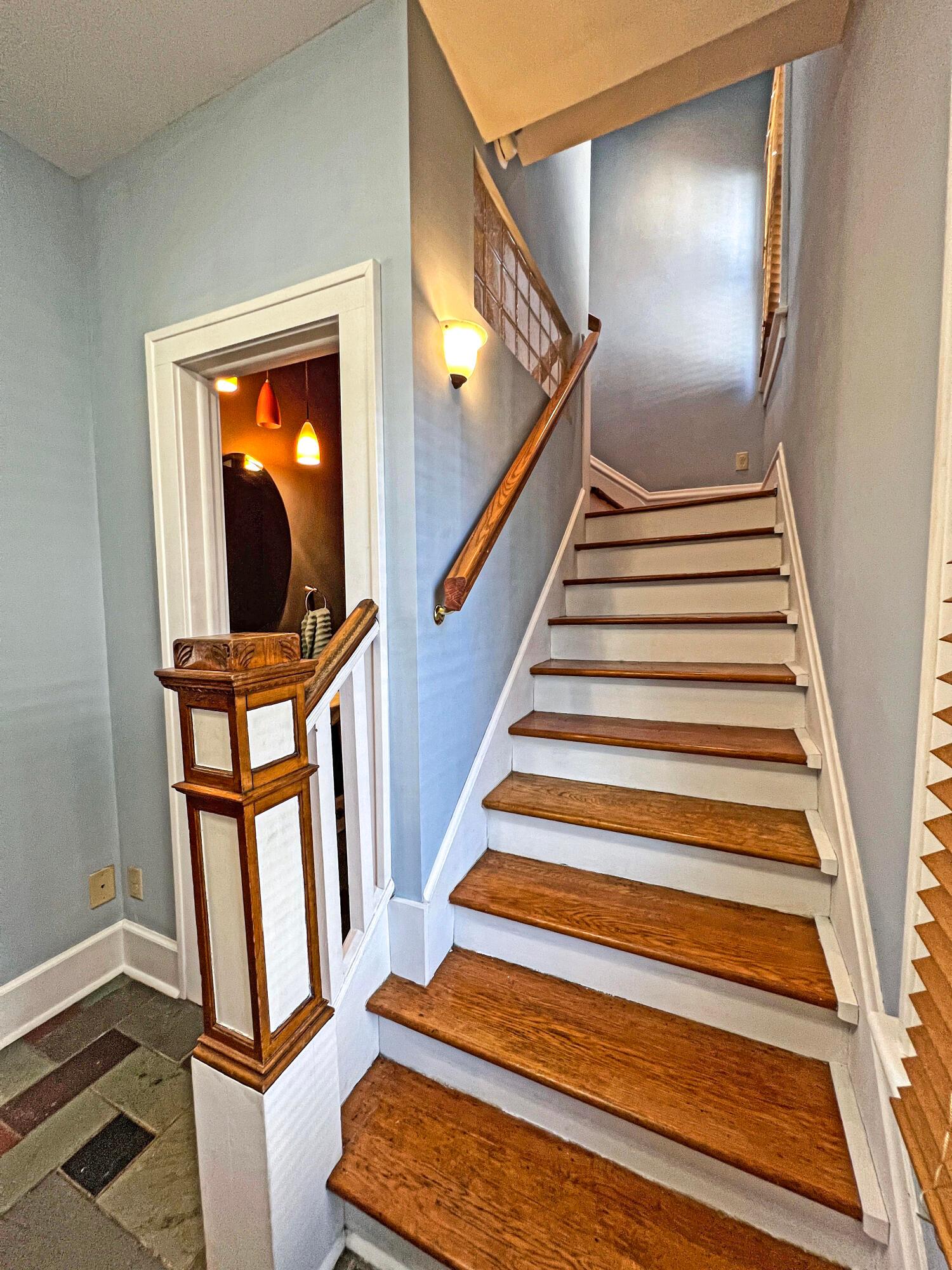 187 Brighton Road Columbus, OH 43202 - Photo 13 of 33 Stairway