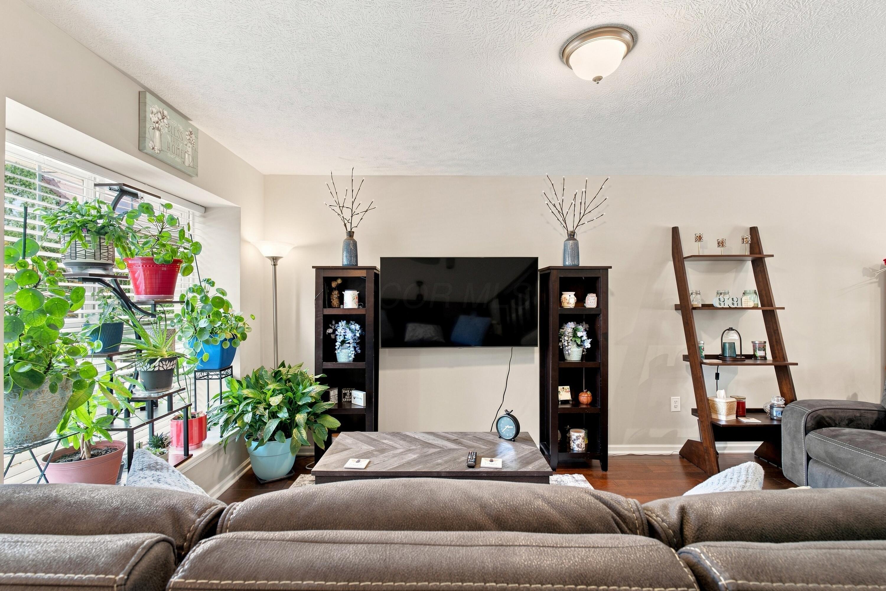 6261 Needletail Road, Unit 32 Columbus, OH 43230 - Photo 8 of 43 Family Room