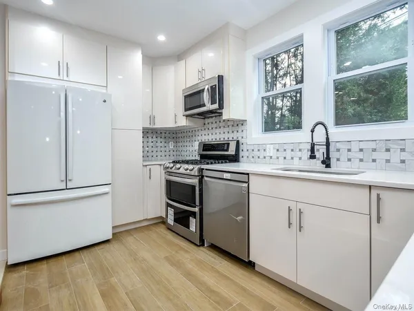 $5,988 | 4 South 8th Street, New Hyde Park, NY 11040