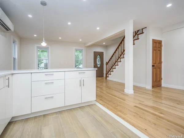 $5,988 | 4 South 8th Street, New Hyde Park, NY 11040