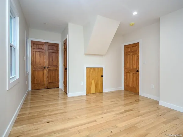 $5,988 | 4 South 8th Street, New Hyde Park, NY 11040