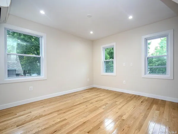 $5,988 | 4 South 8th Street, New Hyde Park, NY 11040