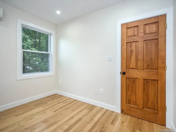 $5,988 | 4 South 8th Street, New Hyde Park, NY 11040