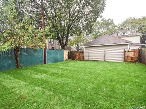 $5,988 | 4 South 8th Street, New Hyde Park, NY 11040