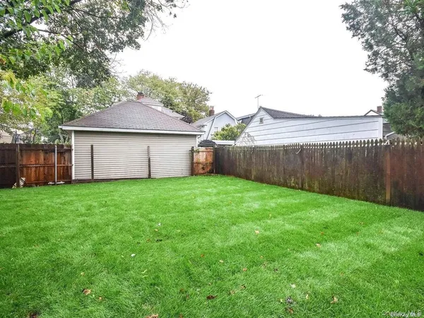 $5,988 | 4 South 8th Street, New Hyde Park, NY 11040