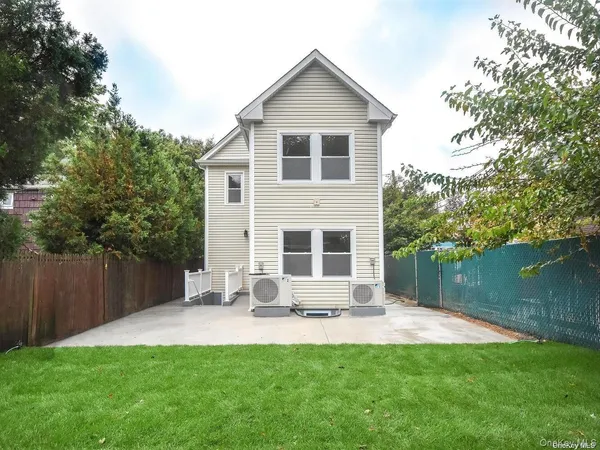 $5,988 | 4 South 8th Street, New Hyde Park, NY 11040