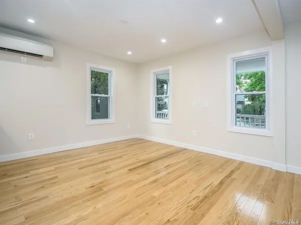 $5,988 | 4 South 8th Street, New Hyde Park, NY 11040