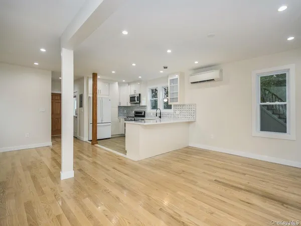 $5,988 | 4 South 8th Street, New Hyde Park, NY 11040