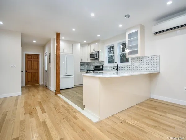 $5,988 | 4 South 8th Street, New Hyde Park, NY 11040