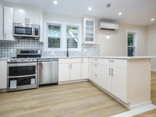 $5,988 | 4 South 8th Street, New Hyde Park, NY 11040