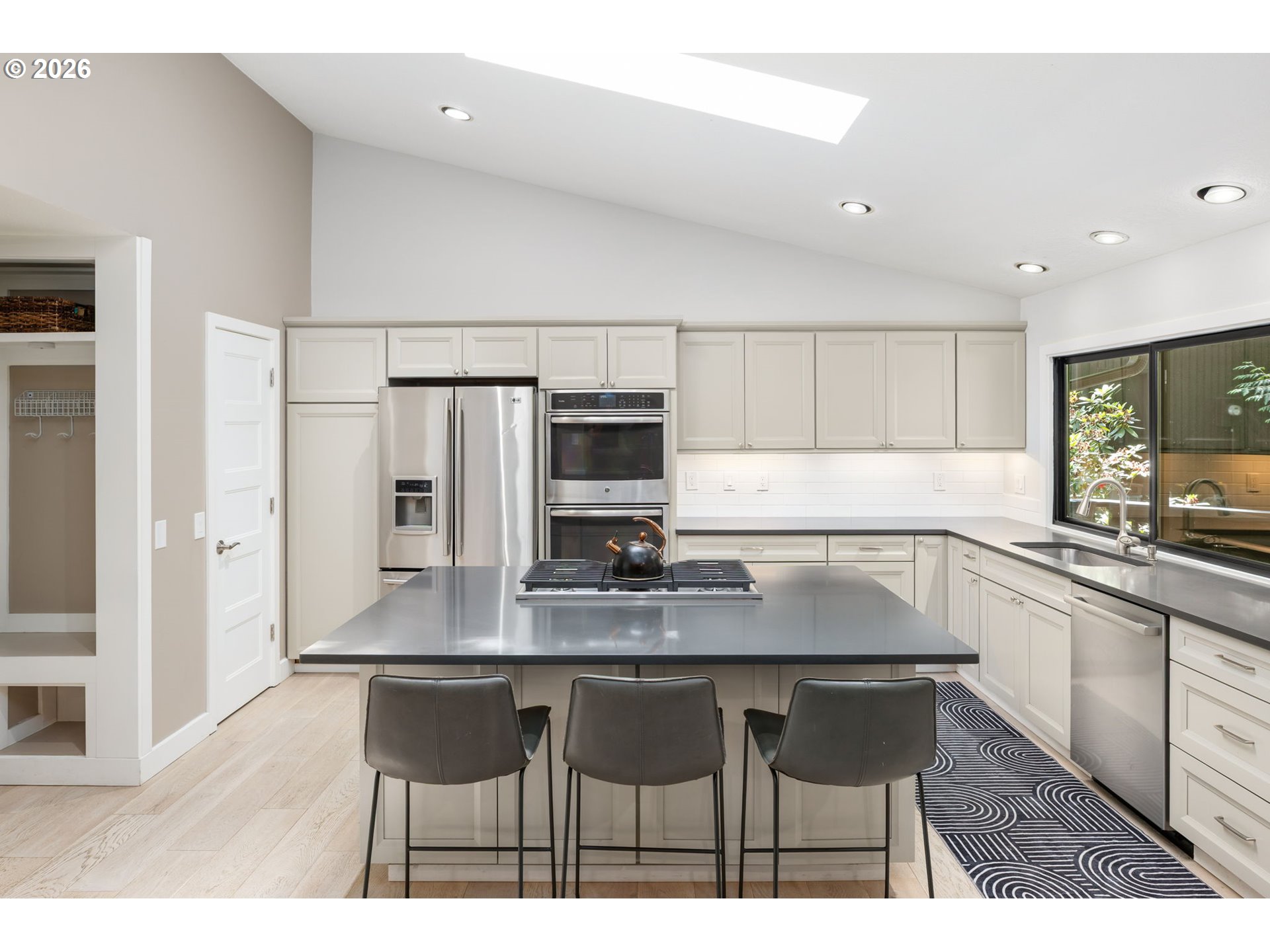 5833 Southwest Lane Court Portland, OR 97221 - Photo 16 of 47