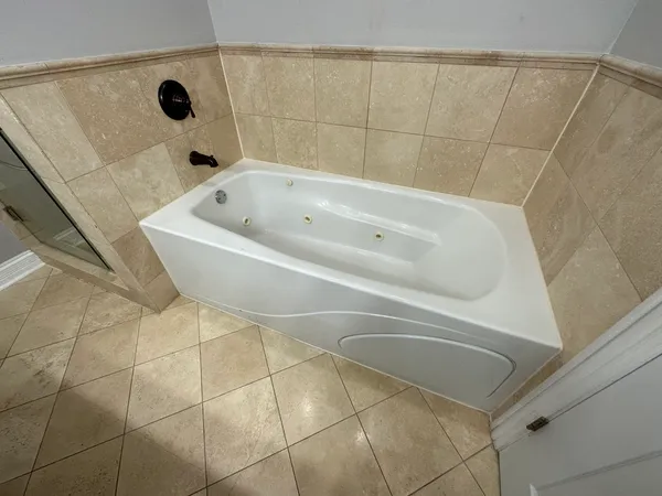 $2,730 | 6229 North Richmond Street, Unit 1N, Chicago, IL 60659