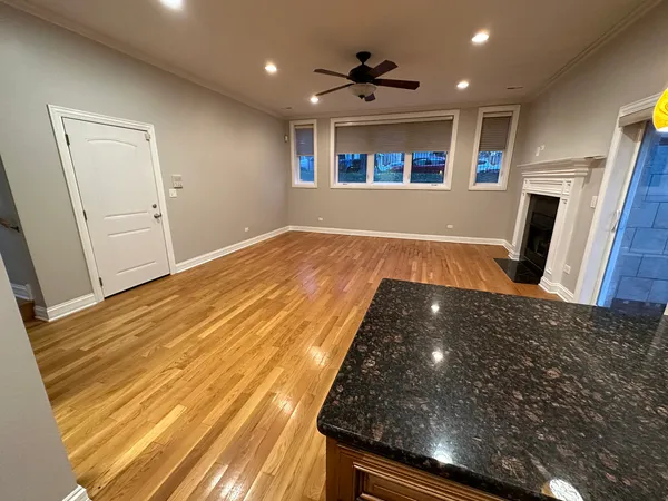 $2,730 | 6229 North Richmond Street, Unit 1N, Chicago, IL 60659