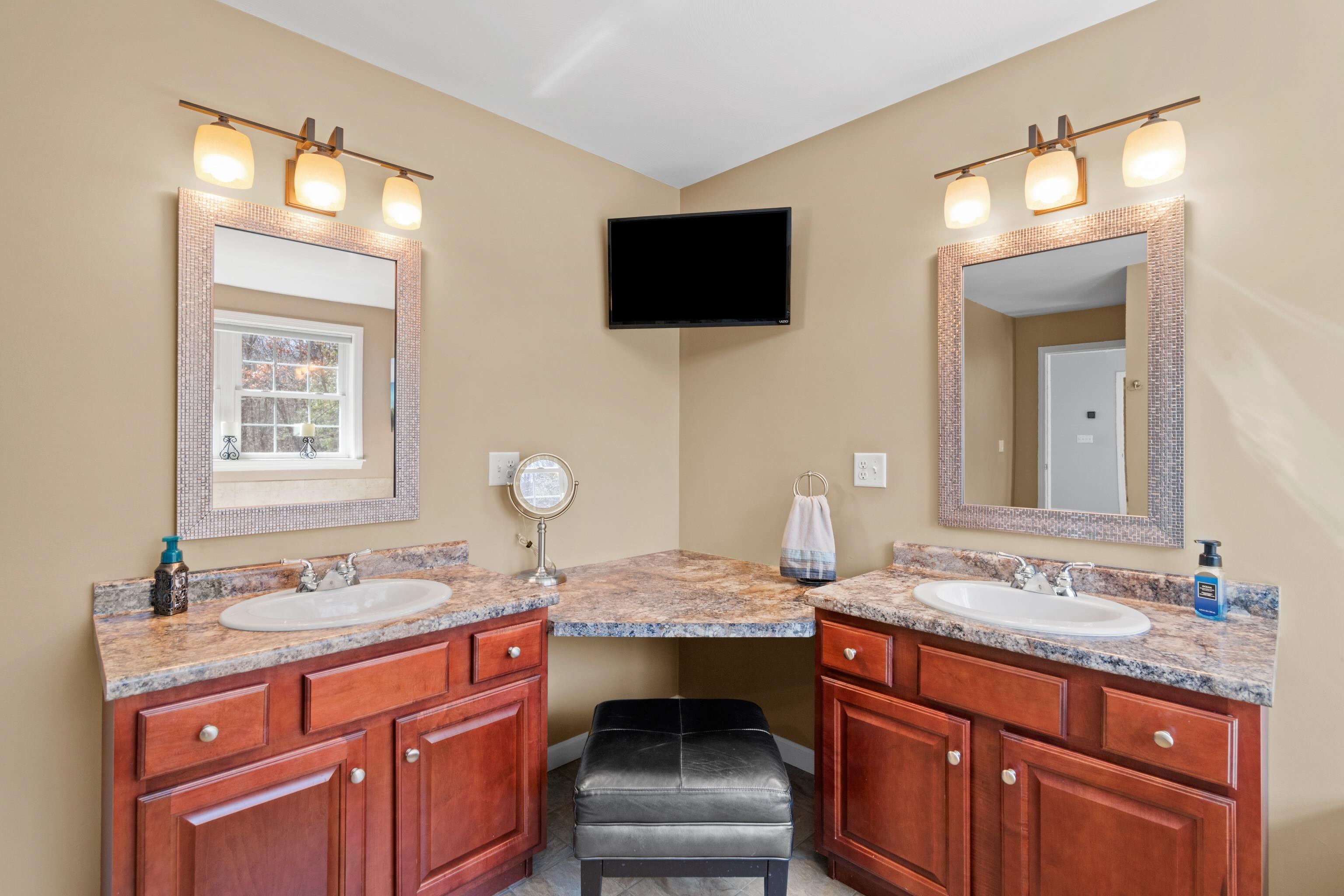 257 Steam Mill Road Auburn, NH 03032 - Photo 19 of 40 Gallery Image 19