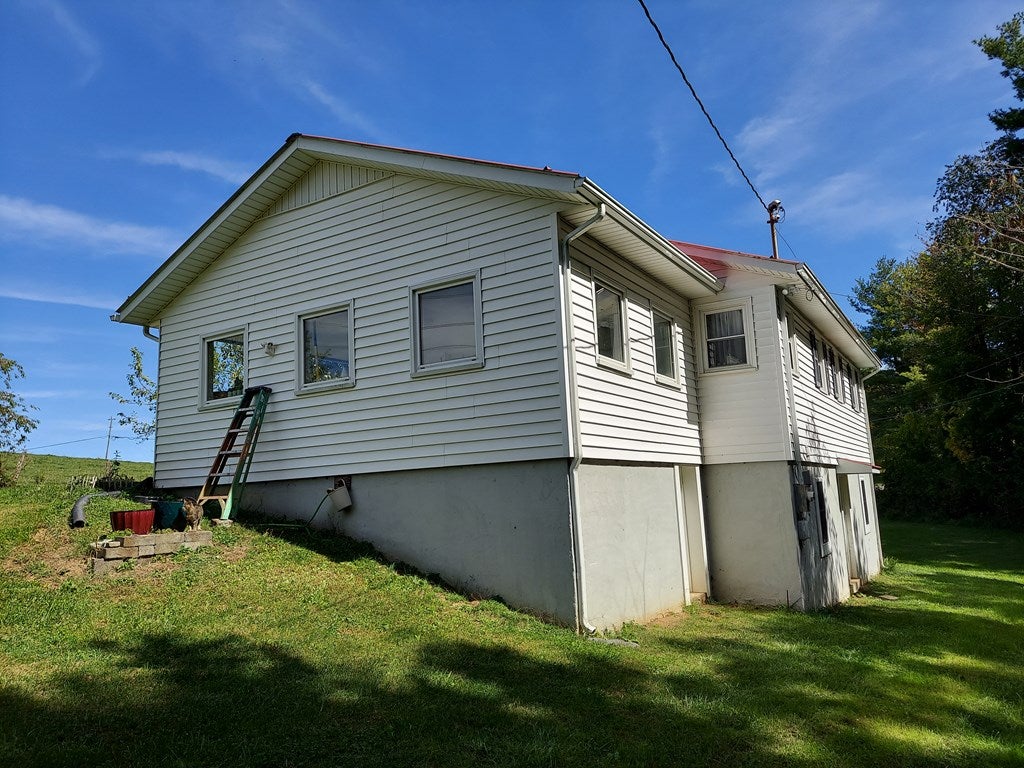609 Windmill Road Galax, VA 24333 - Photo 4 of 47 Gallery Image 4