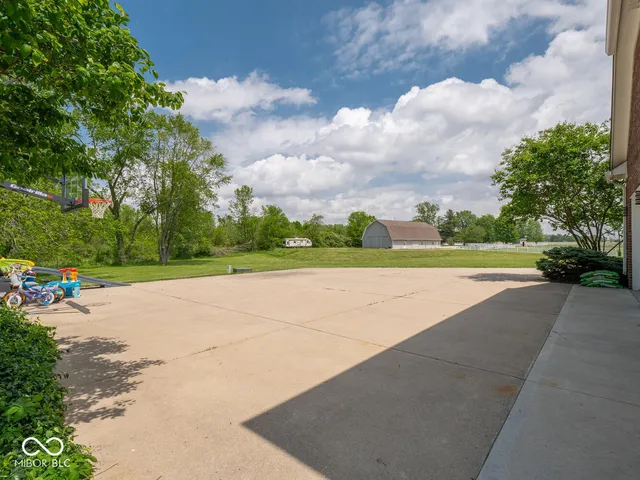 $1,349,977 | 5784 North 600 East, Greenfield, IN 46140