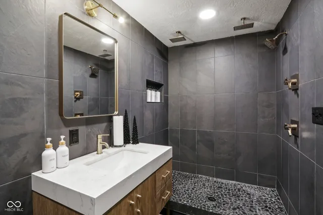 $1,349,977 | 5784 North 600 East, Greenfield, IN 46140