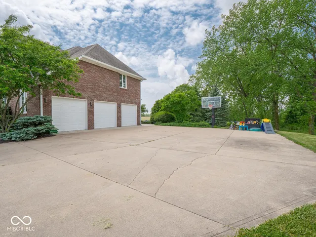 $1,349,977 | 5784 North 600 East, Greenfield, IN 46140