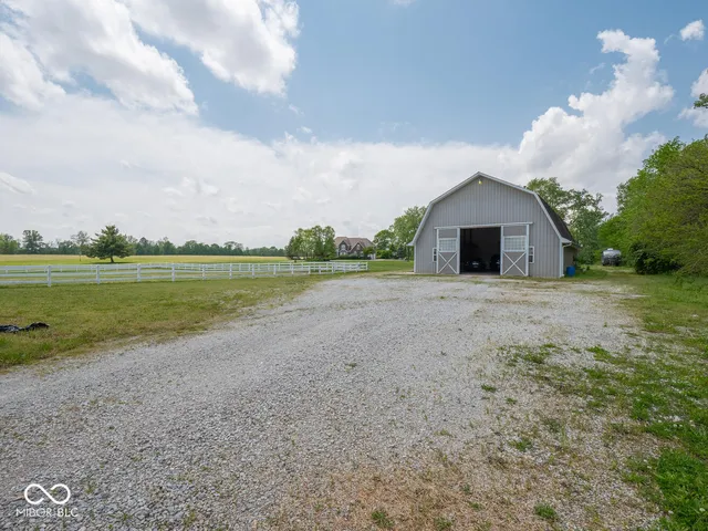 $1,349,977 | 5784 North 600 East, Greenfield, IN 46140