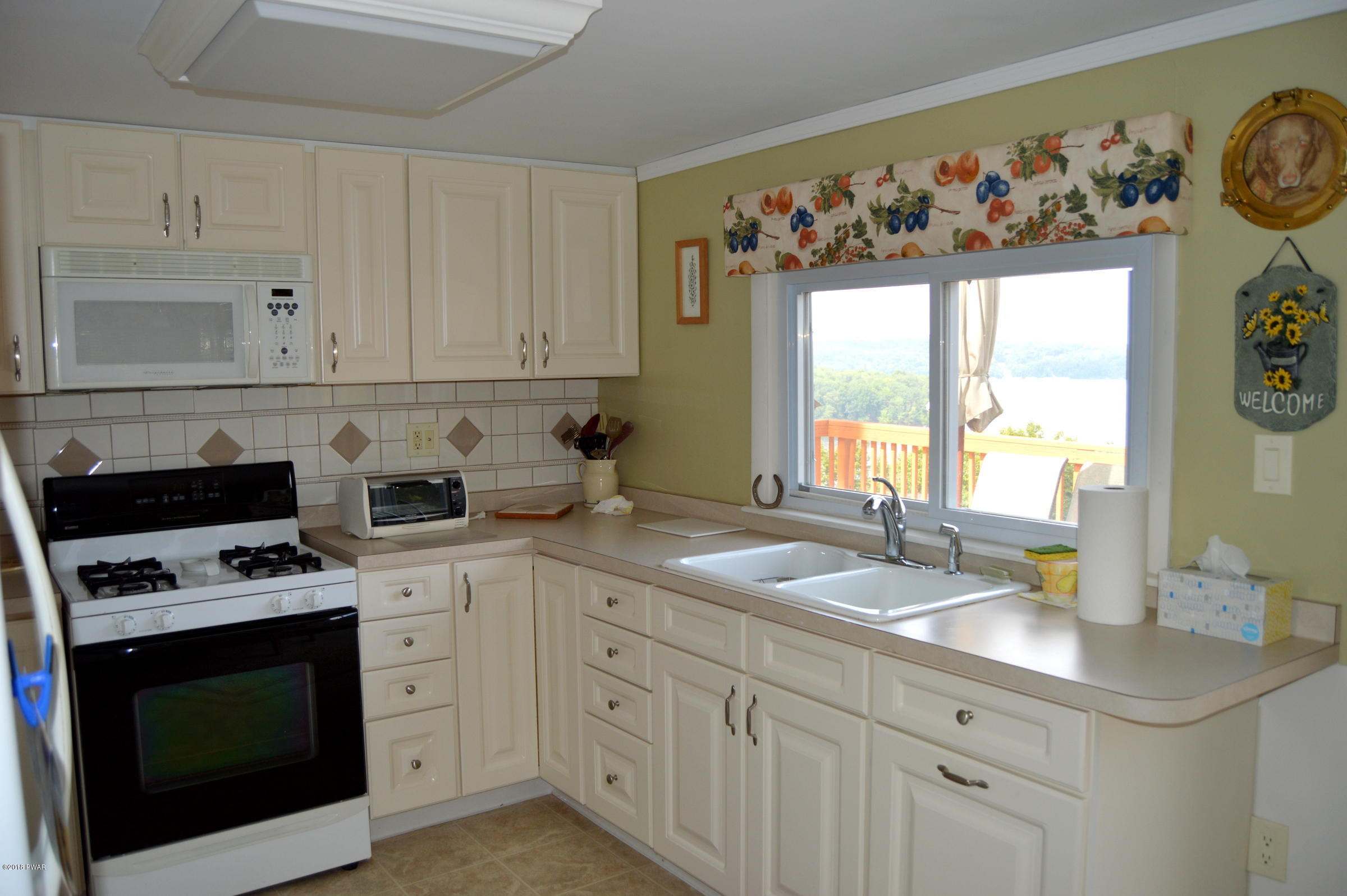 111 Paupack Road Greentown, PA 18426 - Photo 3 of 21 DSC_0172
