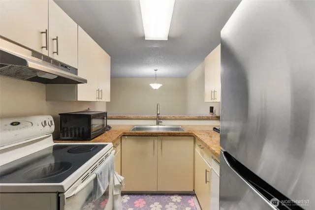 $294,950 | 2534 South 317th Street, Unit 103, Federal Way, WA 98003