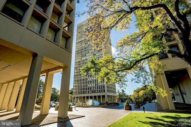 $1,825 | 220 Locust Street, Unit 3H, Philadelphia, PA 19106