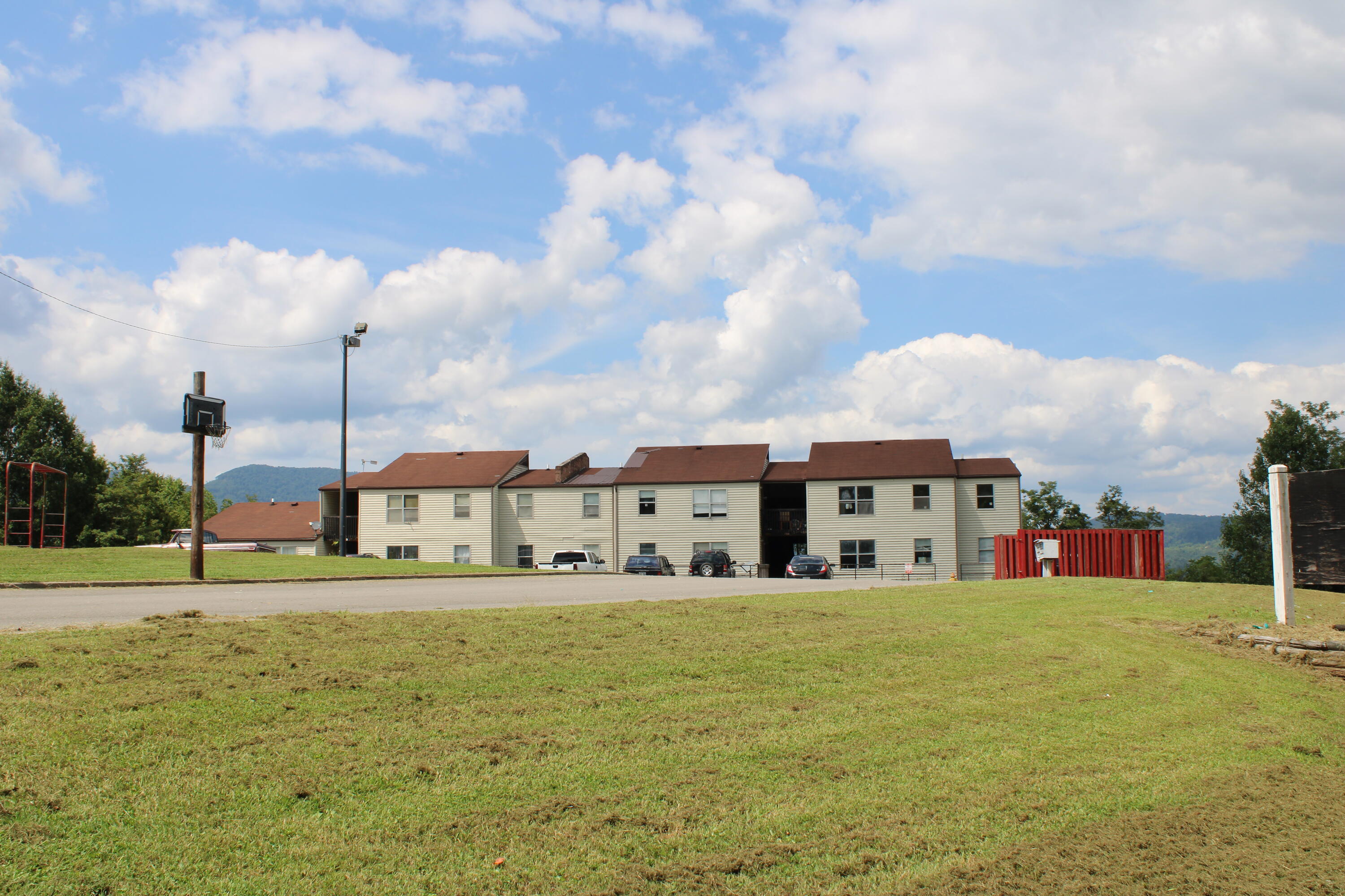 200 Colonial Heights Road Middlesboro, KY 40965 - Photo 4 of 4 IMG_0009