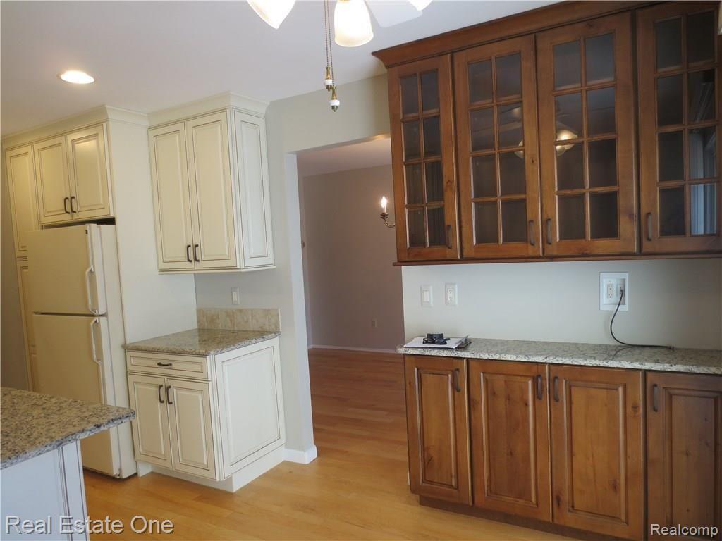 1235 Candlestick Lane, Unit 125 Rochester Hills, MI 48306 - Photo 14 of 31