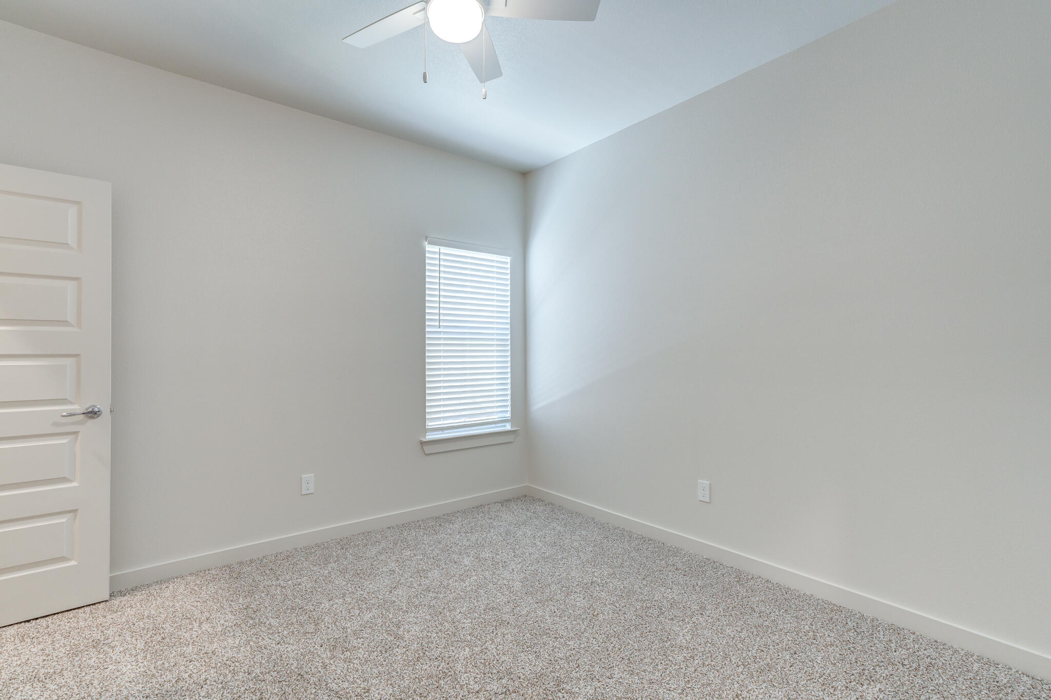 7046 41st Street Lubbock, TX 79407 - Photo 16 of 28 an empty room with a empty space and a window