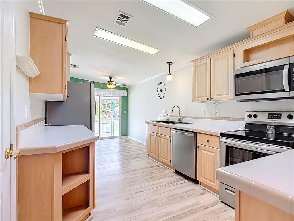 452 Par Drive Frostproof, FL 33843 - Photo 13 of 41 a kitchen with stainless steel appliances kitchen island a cabinets and wooden floor