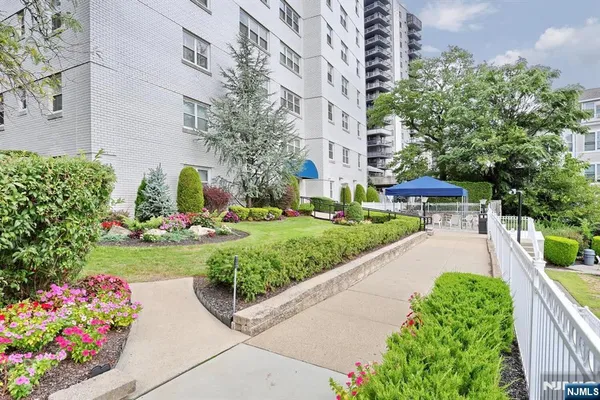 $115,000 | 280 Prospect, Unit 6J, Hackensack, NJ 07601