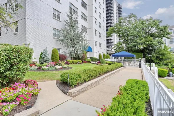 $115,000 | 280 Prospect, Unit 6J, Hackensack, NJ 07601