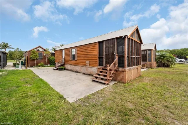 $159,000 | 825 Copeland Avenue, Unit 3, Everglades City, FL 34139