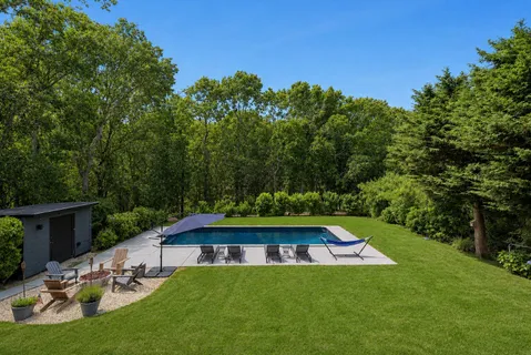 $2,350,000 | 42 Whooping Hollow Road, East Hampton, NY 11937
