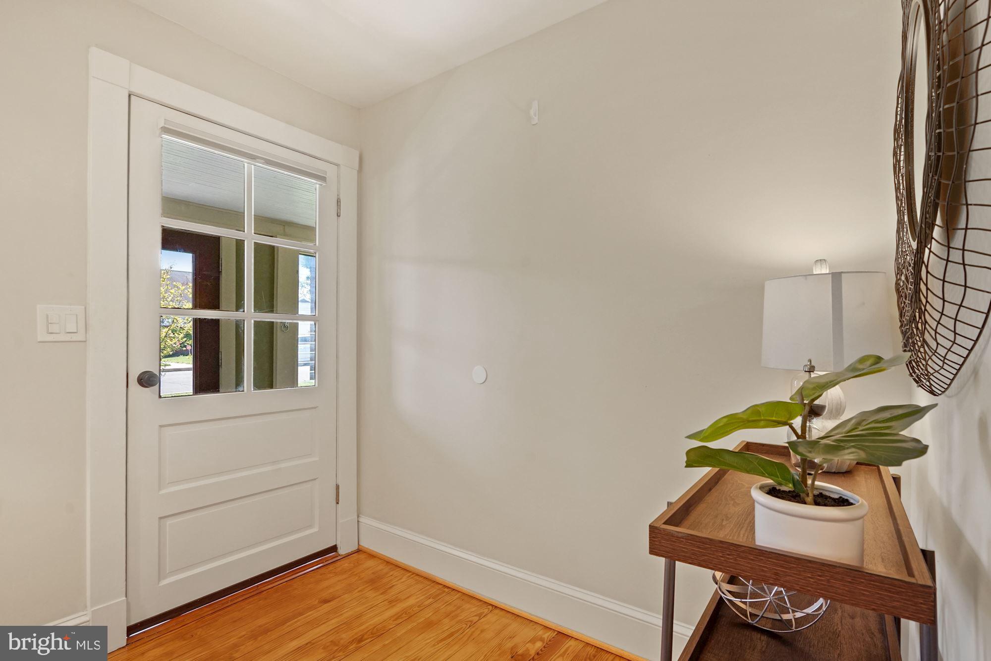 2705 1st Road South Arlington, VA 22204 - Photo 3 of 26 Warming entrance