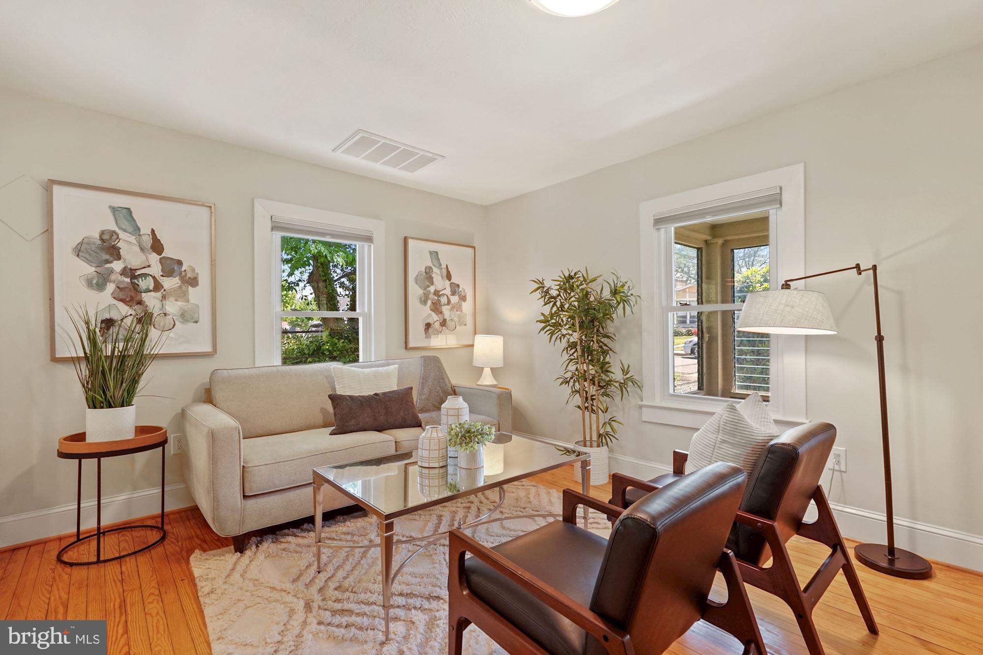 2705 1st Road South Arlington, VA 22204 - Photo 5 of 26 Generously sized living room