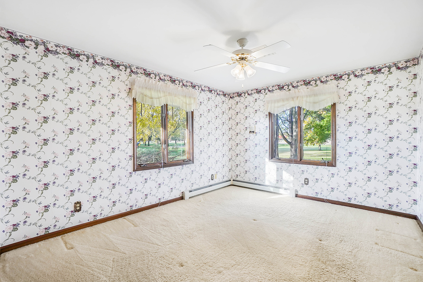 1850 Little Rock Road Plano, IL 60545 - Photo 17 of 30 en empty room with window and ceiling fan